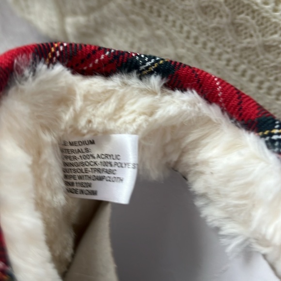 NWOT women’s cream colored crochet bootie slippers - Picture 8 of 8